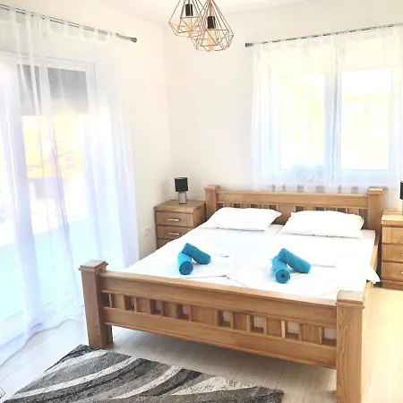 Villa Attractive With 2 Pools For 24 Guests *