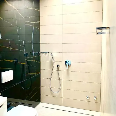 Attractive With 2 Pools For 24 Guests * Medulin